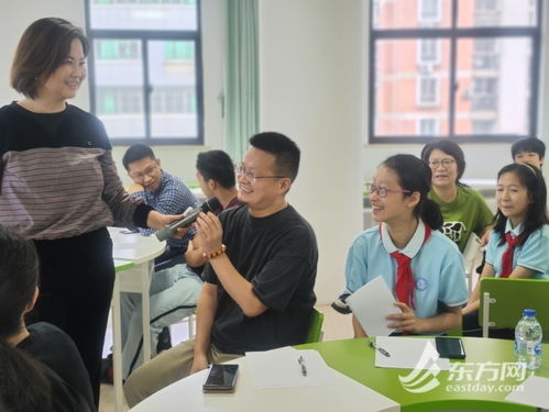 家校攜手，共育未來 記盧灣中學(xué)“繪家史·親子溝通”家庭教育開放日活動